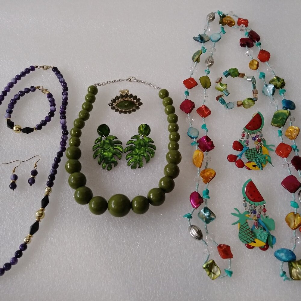 Fashion jewelry 9 pieces lot necklaces, bracelets, earrings and one ring.